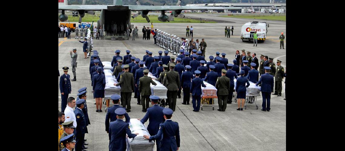  Los chapecoenses fallecidos recibieron homenajes militares en Medellín (TELAMCOMAR)