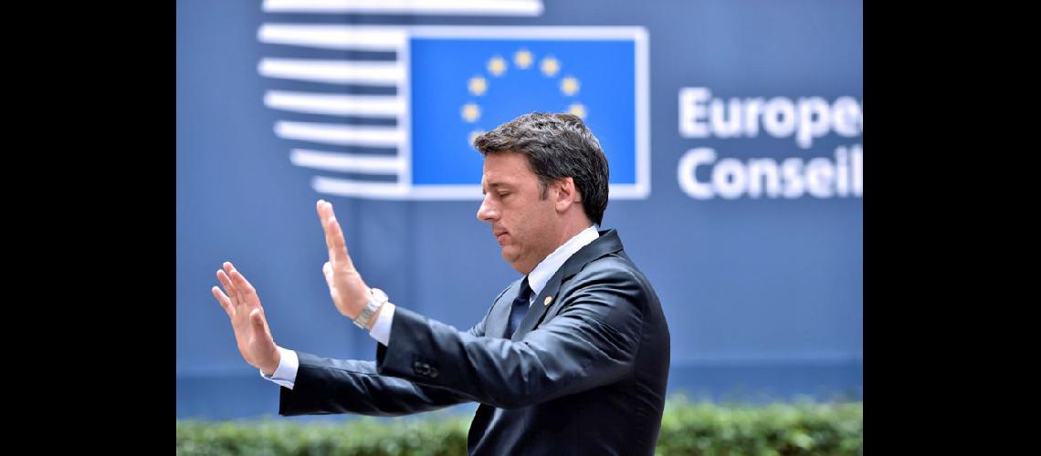  El primer ministro italiano Renzi aplazó su renuncia hasta la aprobación del presupuesto (NA)