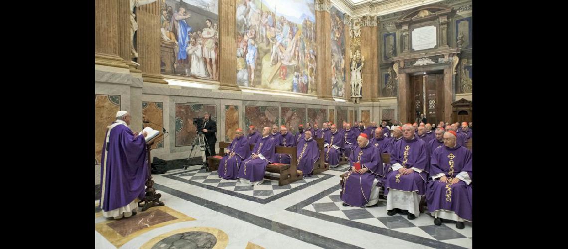  El Papa durante una misa que encabezó junto a 60 cardenales en la Capilla Paulina del Vaticano (NA)