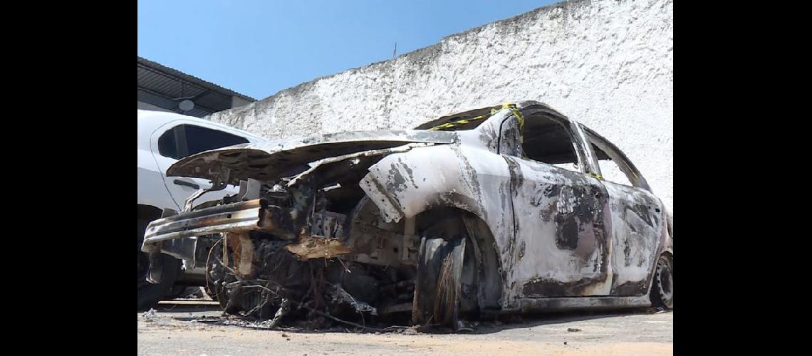  Un vehículo que había alquilado el embajador apareció incendiado (NA) 