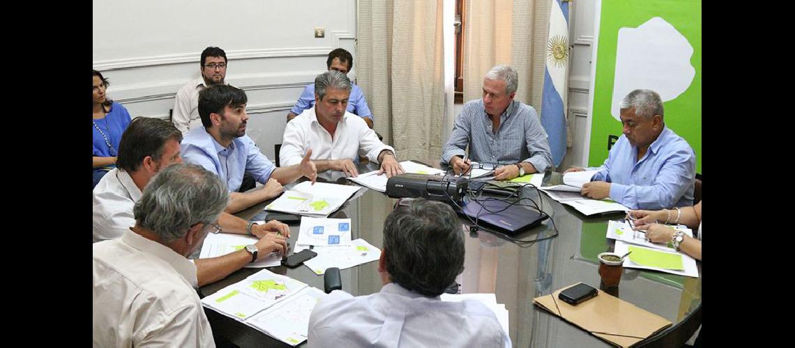  Los resultados de la reunión fueron destacados por el intendente Javier Martínez junto a sus pares de otras ciudades (LA OPINION)