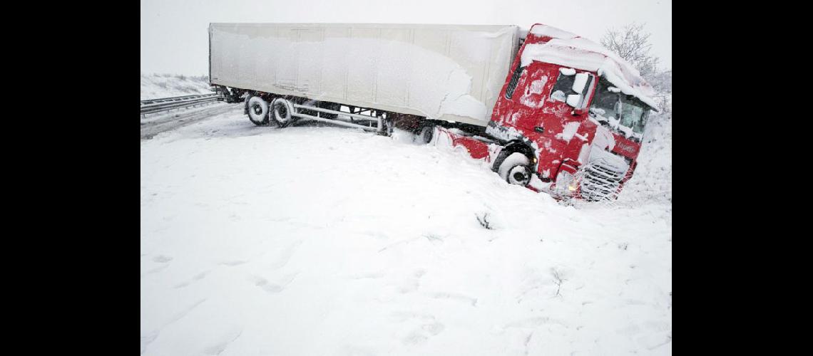  En Alemania la tormenta Egon causó daños en varias regiones y se preparaba para grandes nevadas (NA)