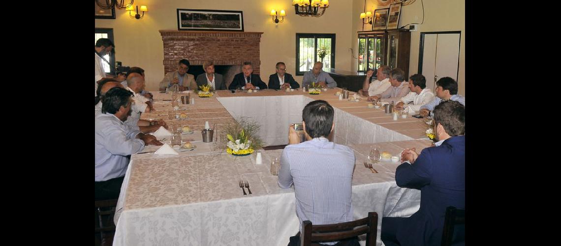  Macri destacó la tarea que cumplen los intendentes para mejorar la calidad de vida de los vecinos  (NA)