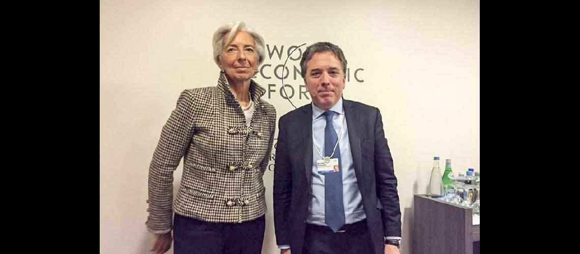  Dujovne que se reunió en Davos con la directora del FMI dijo que el país no necesita financiamiento (NA)