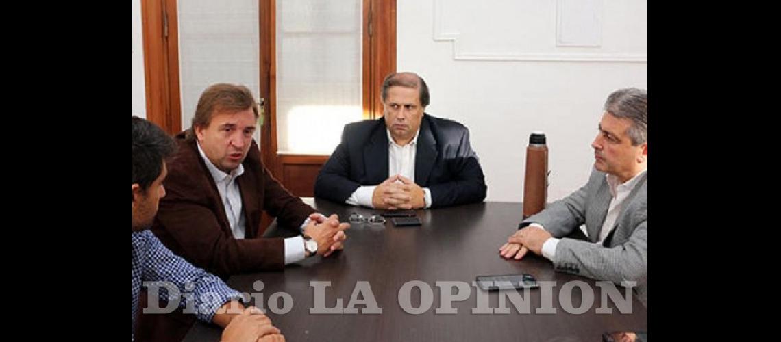  Meses atrs las autoridades municipales tuvieron una reunión con referentes de Paladini (LA OPINION)