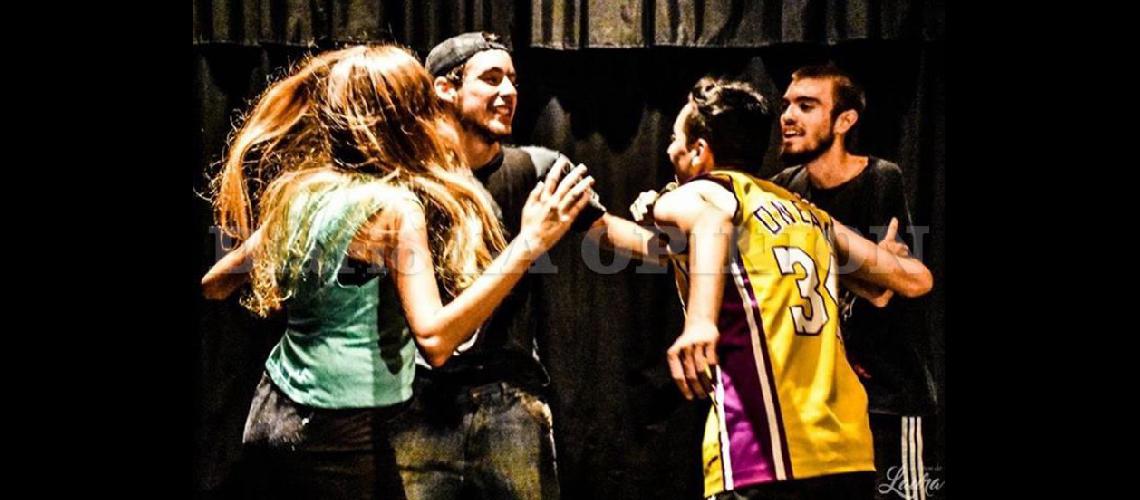  Debutantes actores integran la Compañía Tóxica de Teatro de la ciudad de Pergamino LAURA RIERA