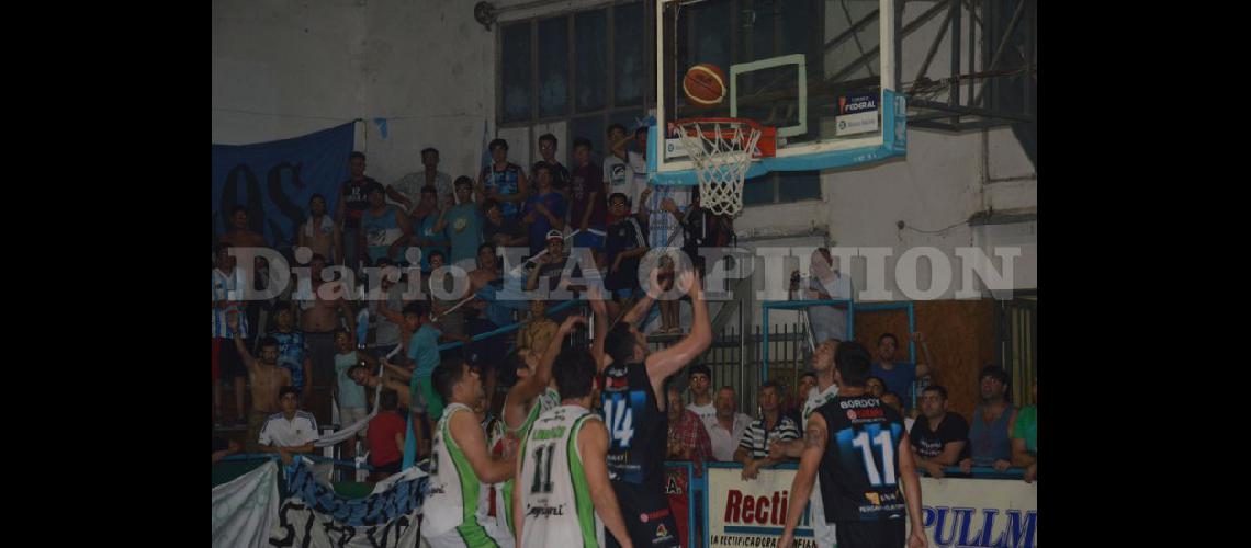  Argentino y sus necesidades reciben a un irregular Sarmiento de Junín por el Torneo Federal de basquetbol (ARCHIVO LA OPINION)
