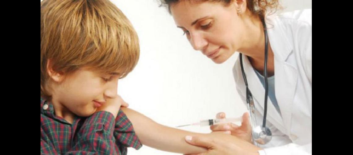   Los niños de 11 años deben recibir la vacuna contra el HPV recientemente incluida para ellos (ARCHIVO LA OPINION)