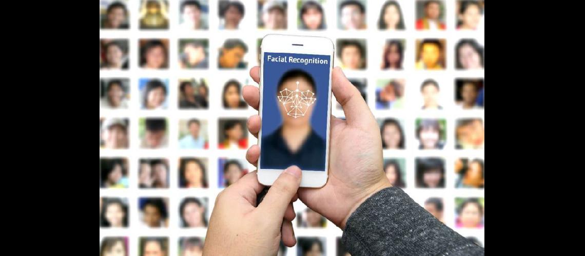  El desbloqueo por reconocimiento facial ser una de las novedades del iPhone8 (MEDIATRENDSES)