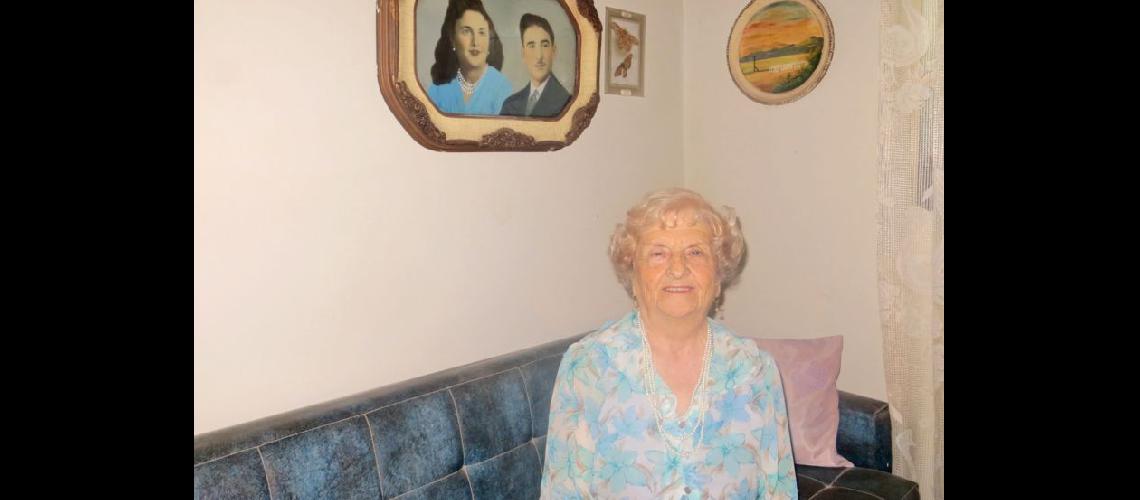  María Teresa Logullo Piba en la intimidad de su hogar compartió con LA OPINION su historia de vida (LA OPINION)