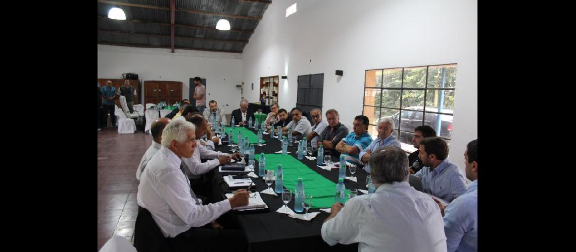  Amplia convocatoria de funcionarios en el encuentro que se llevó a cabo en la localidad de Rojas (GOBIERNO DE PERGAMINO)