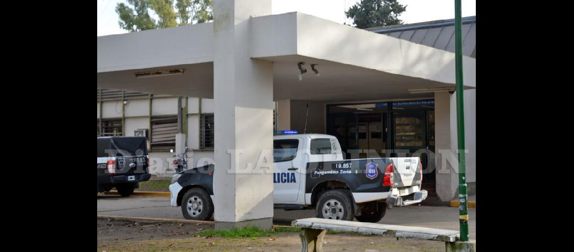  El joven fue trasladado a la guardia del Hospital San José en un vehículo particular (ARCHIVO LA OPINION)