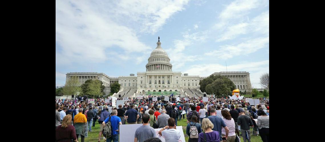  Las protestas frente al Capitolio y otras ciudades fueron organizadas por la agrupación Tax March  (NA)