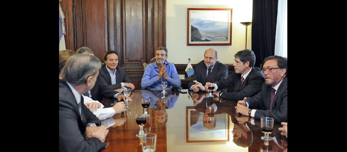  Florencio Randazzo se mostró dispuesto a enfrentar en la interna a Cristina Kirchner o a Daniel Scioli (NA)