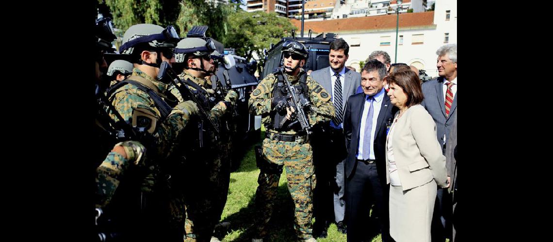  La ministra Bullrich junto al jefe de la Policía Federal Néstor Roncaglia y Eugenio Burzaco (NA)
