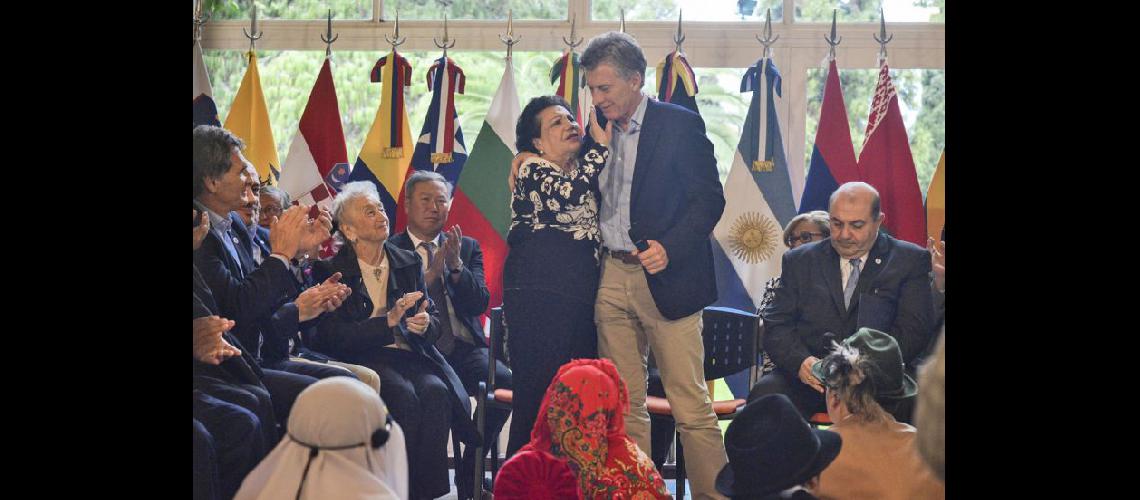  Macri recibió a varias colectividades en el marco del Día de la Convivencia en la Diversidad Cultural (NA)