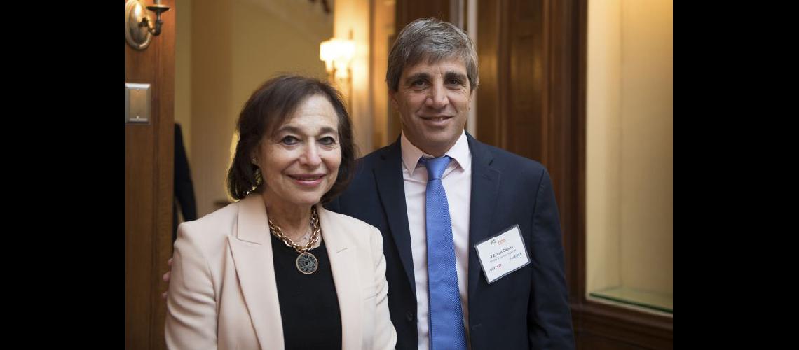 Luis Caputo y Susana Segal presidenta de Americas Society and Council of the Americas en Nueva York (NA)