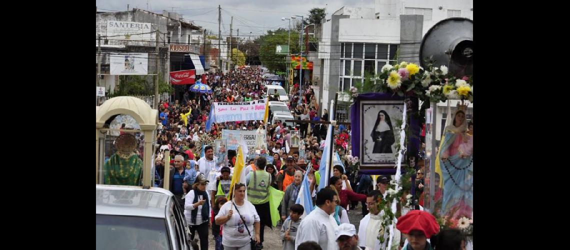   Cientos de peregrinos llegaron al Santuario de la Virgen del Rosario el domingo en las primeras horas de la tarde (OBISPADO SAN NICOLAS DE LOS ARROYOS)