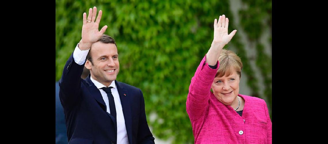  Macron y Merkel conversaron sobre posibles cambios en la UE (NA)
