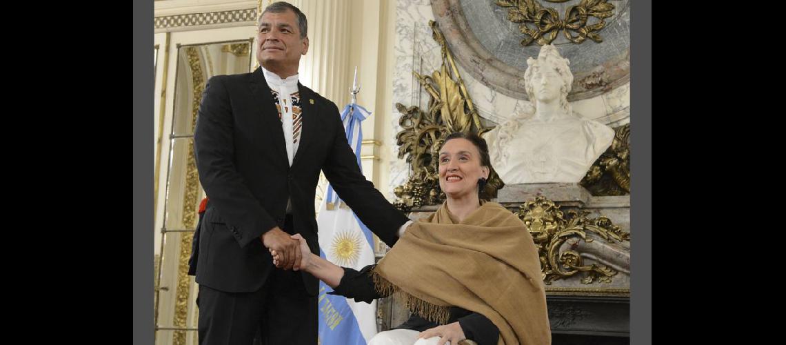  Rafael Correa fue recibido por Gabriela Michetti en la Casa Rosada (NA)