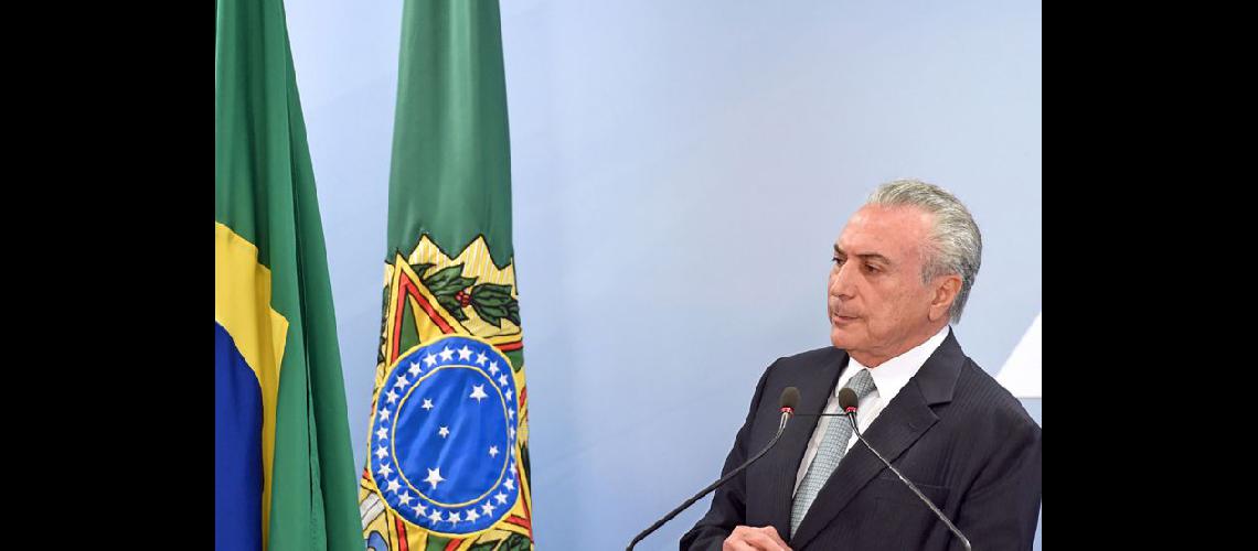  Michel Temer se aferra al cargo y advierte sobre riesgo de desestabilización en Brasil (NA)