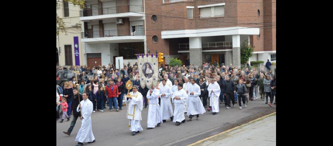  La procesión en honor a la beata unir la Capilla del Hogar de Jesús con la Parroquia Nuestra Señora de la Merced (ARCHIVO LA OPINION)