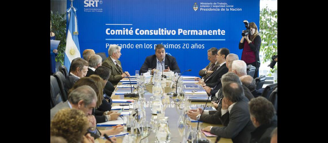  El ministro Jorge Triaca encabezó la apertura de las discusiones en el Comité Consultivo Permanente (NA)