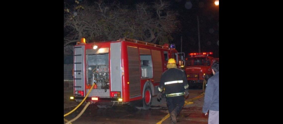 El incendio ocasionó pérdidas totales (ARCHIVO LA OPINION)
