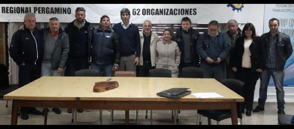  Sosa Belustegui junto a los referentes de las organizaciones gremiales (CGT REGIONAL PERGAMINO)