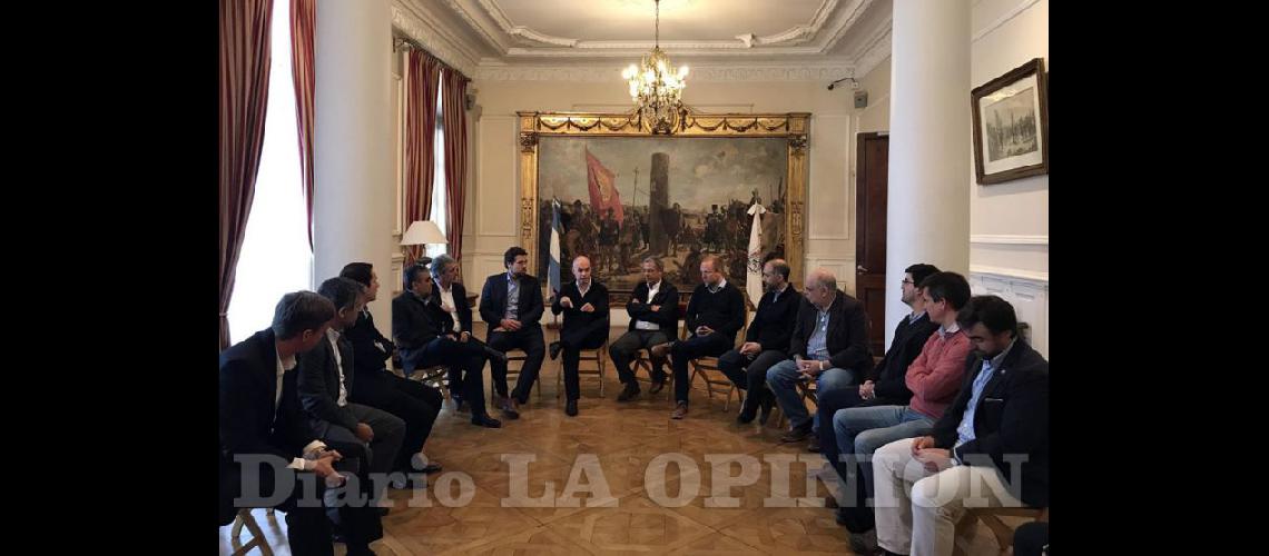  Martínez estuvo reunido con el jefe de Gobierno porteño y representantes de otras provincias (LA OPINION)