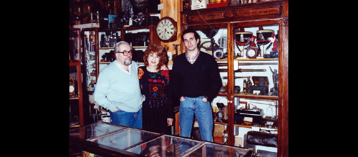  En el Museo en el año 1993 Don Eugenio Giuníppero con su esposa Elsa Mimí Castellano y su hijo Alejandro (ARCHIVO- LA OPINION)