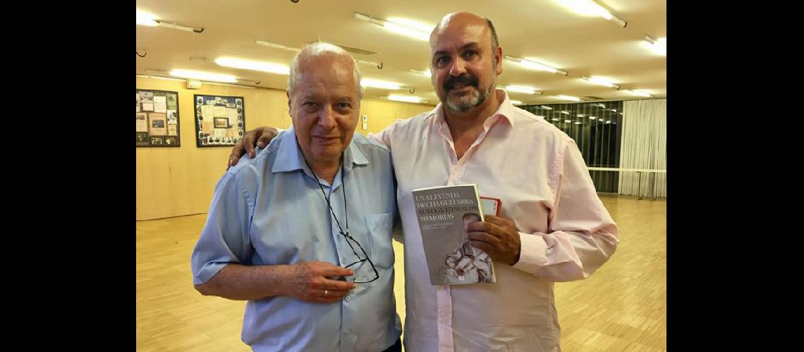  Arturo Zeballos junto al maestro Eulogio Dvalos Llanos organizador del recital en Barcelona (ARTURO ZEBALLOS)