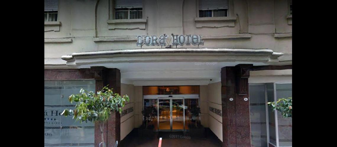   Este es el frente del Hotel Dor ubicado en Maipú 963 en Capital Federal En ese lugar concentra el plantel (HOTEL DORA)