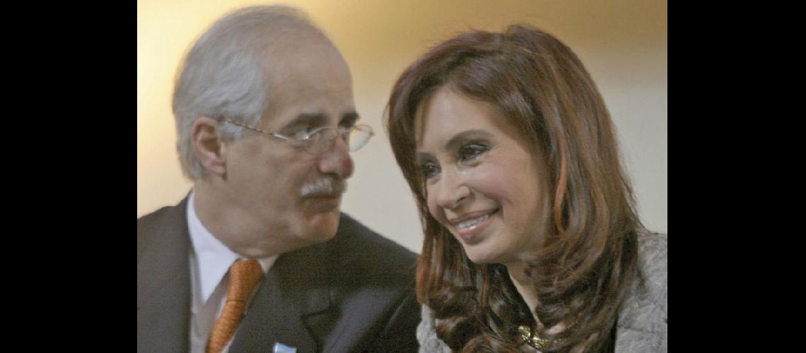  Cristina Kirchner y Jorge Taiana candidatos a senadores por la provincia (NA)