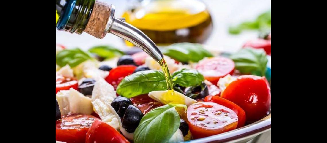  El aceite de oliva extra virgen es un componente central de la dieta mediterrnea