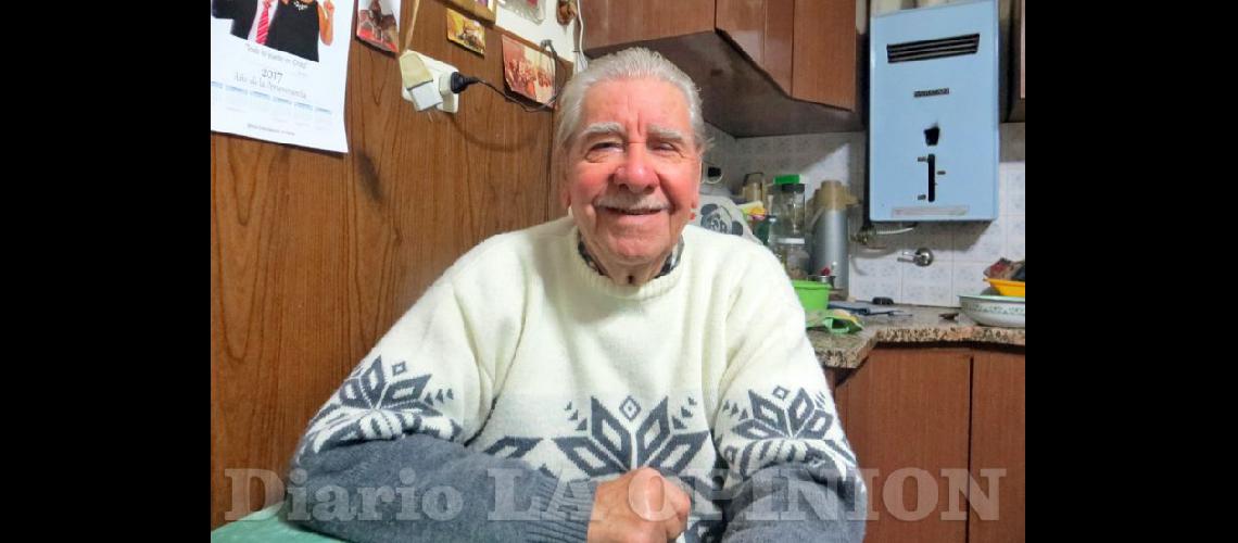  Juan Bellina en la intimidad de su cocina narró su historia de vida (LA OPINION)