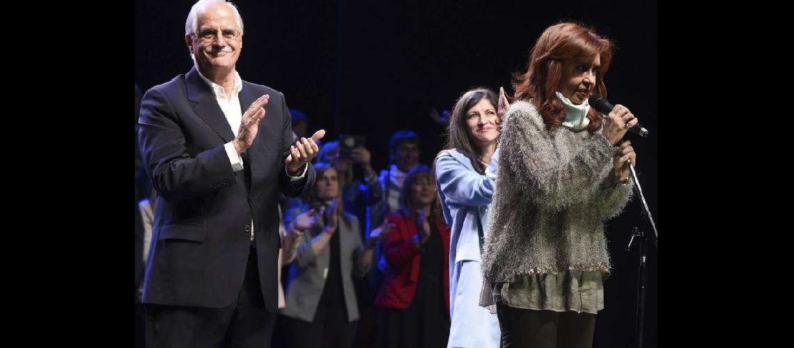  Jorge Taiana y Cristina Kirchner en el lanzamiento de la campaña (NA)
