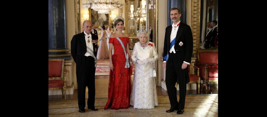  Reina Letizia deslumbró en su primer día en visita oficial en Reino Unido con cuatro looks de estreno (WPA PoolGetty Images)