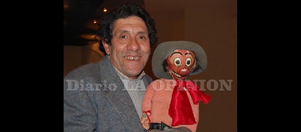  Juan José Nime y un sano humor con su muñeco Serapio (ARCHIVO LA OPINION)