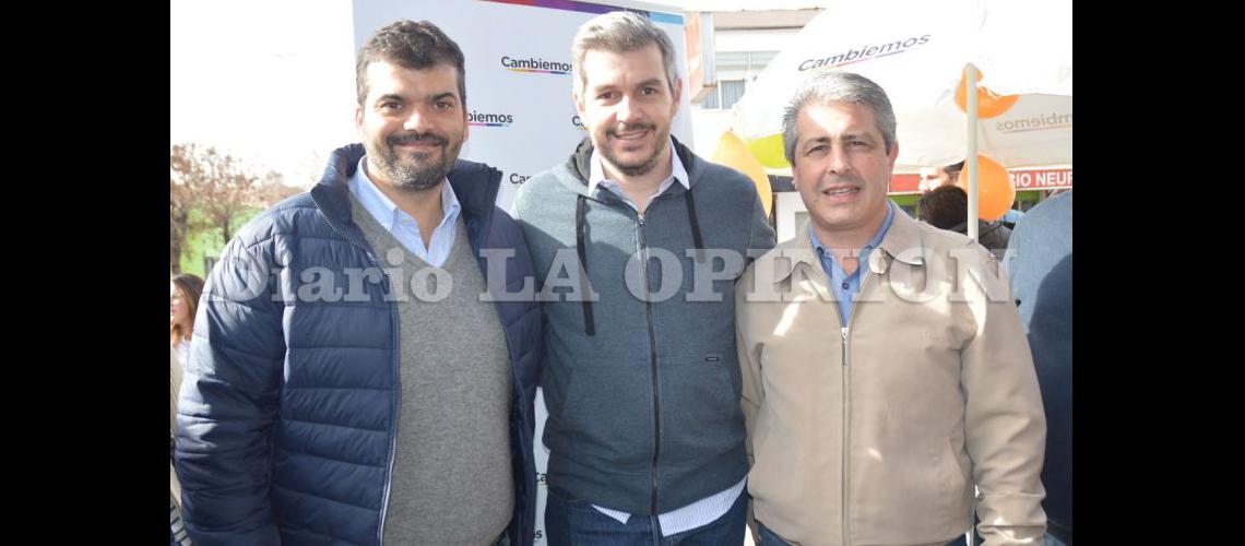  Matías Villeta junto a al jefe de Gabinete Marcos Peña y Javier Martínez (LA OPINION)