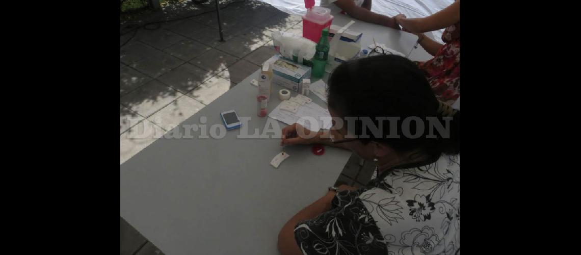  De 10-00 a 14-00 el operativo de vacunación y testeo de HIV ser en el CAP de Mandarino y Chacabuco (LA OPINION)