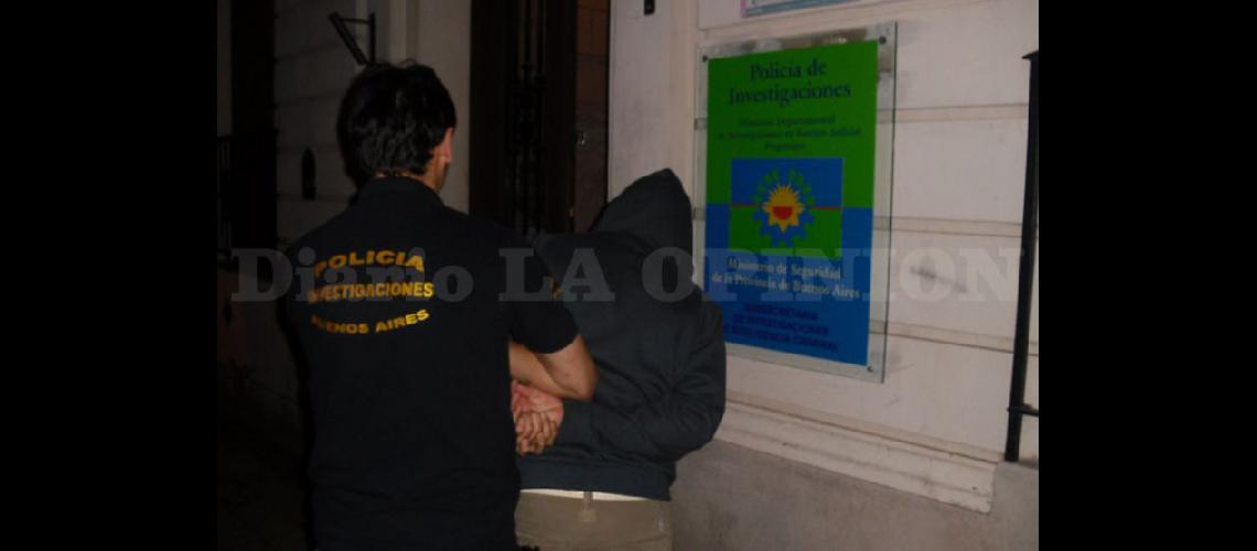  Fueron detenidos luego de tres allanamientos en domicilios de los barrios Acevedo y Jorge Newbery (ARCHIVO LA OPINION)