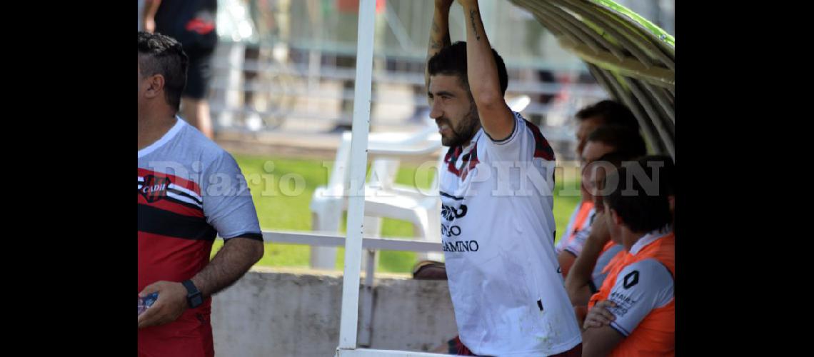  Pablo Mazza lleno de impotencia por la lesión que le impidió continuar en la cancha ante Libertad (LA OPINION)