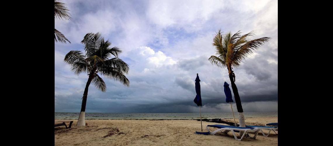 La tormenta se aproxima a la costa de Cancún en México (NA)