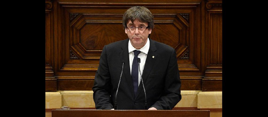  Carles Puidgemont declaró la independencia y luego la suspendió (NA)