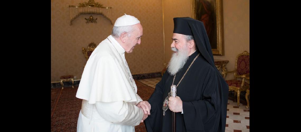  El Papa Francisco recibió en el Vaticano al patriarca ortodoxo griego de Jerusalén Teófilo III (NA)