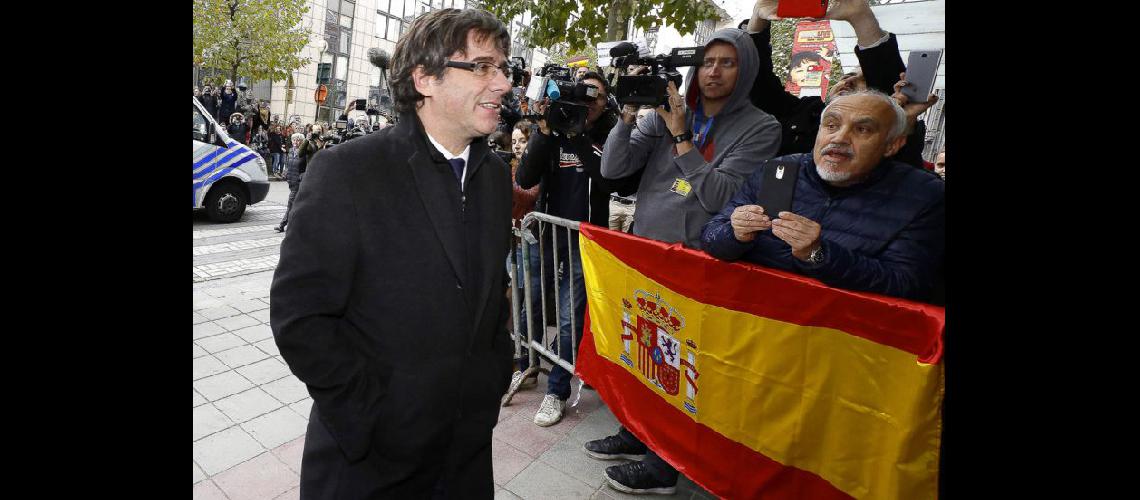  Puigdemont dijo que no volverían a España hasta que no pueda tener un proceso judicial con garantías (NA)