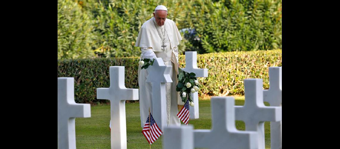  El Papa en el cementerio donde judíos y cristianos reposan juntos (NA)