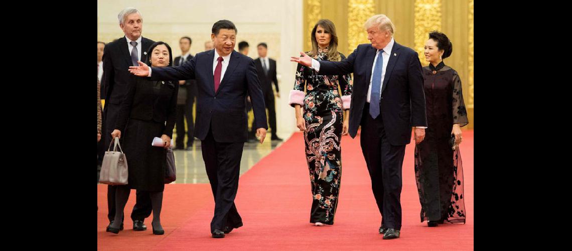  Donald Trump y Xi Jinping con sus respectivas esposas en el Gran Salón del Pueblo en Beijing (NA)