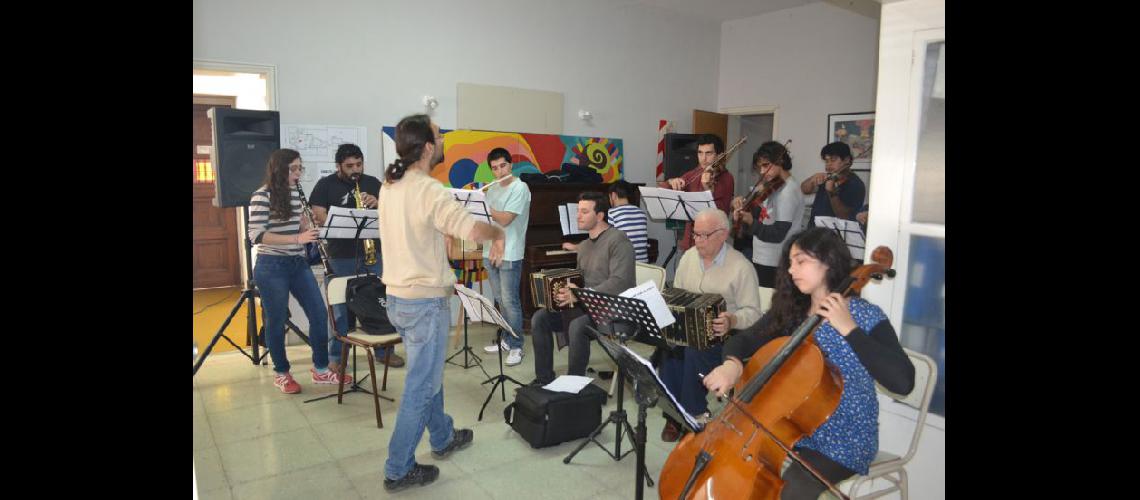  La Orquesta Típica El Desbande (foto) y el Ensamble de guitarras Los Taitas se presentarn en Bellas Artes (LA OPINION)